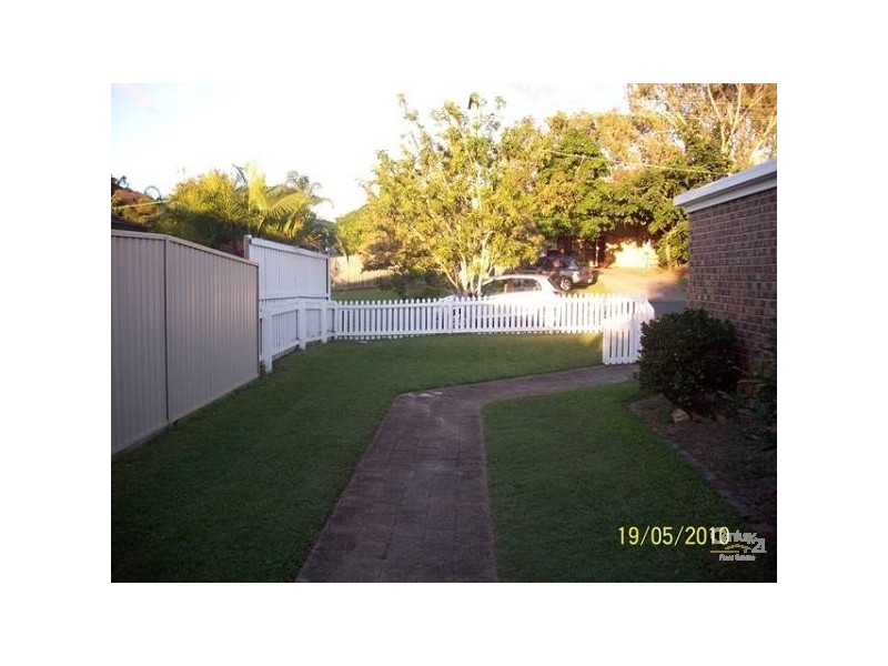 2/12 Freemam Street, Labrador QLD 4215