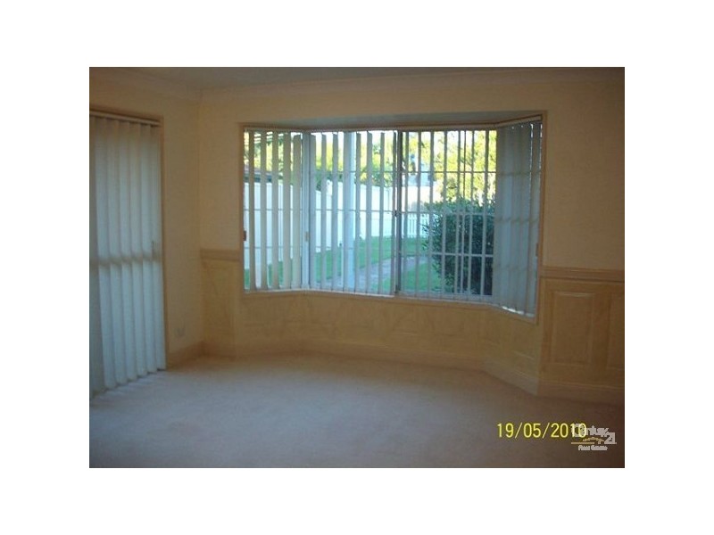 2/12 Freemam Street, Labrador QLD 4215