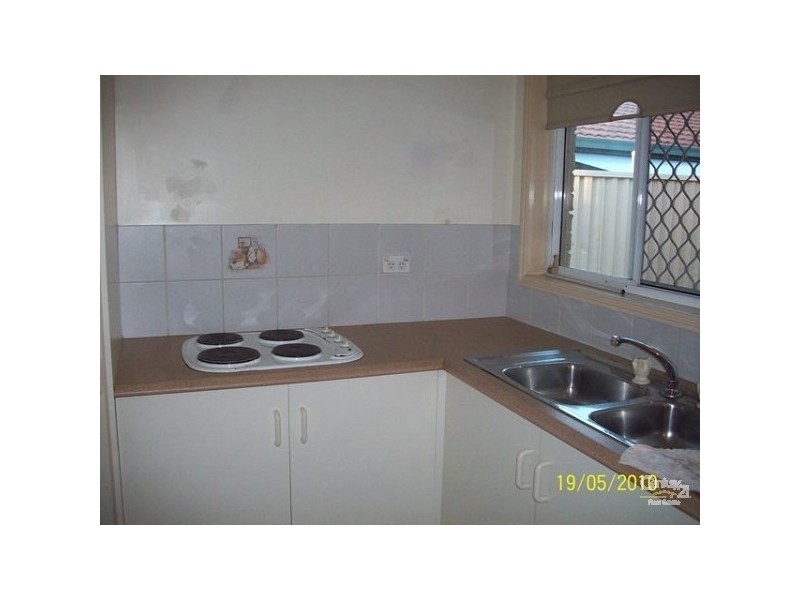 2/12 Freemam Street, Labrador QLD 4215