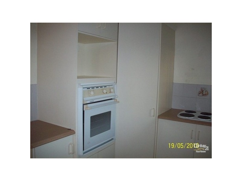 2/12 Freemam Street, Labrador QLD 4215