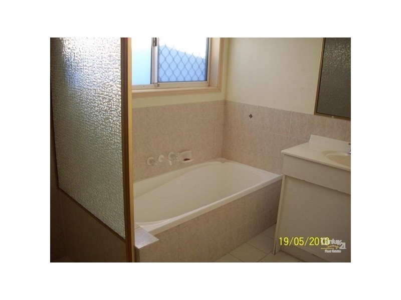 2/12 Freemam Street, Labrador QLD 4215