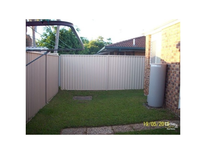 2/12 Freemam Street, Labrador QLD 4215