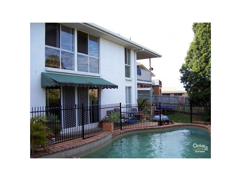 16 Carrumbella Drive, Arundel QLD 4214