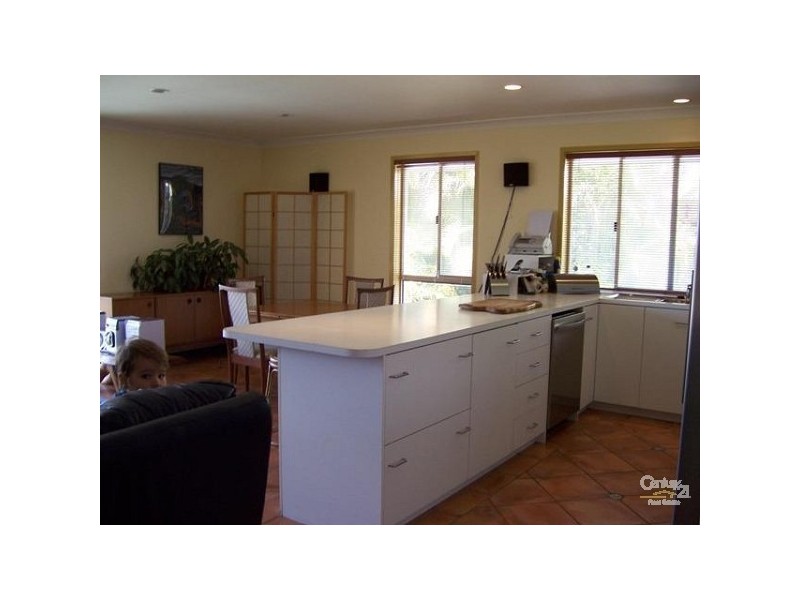 16 Carrumbella Drive, Arundel QLD 4214