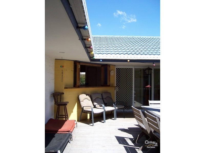 16 Carrumbella Drive, Arundel QLD 4214