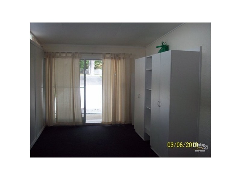 59 Kumbari Avenue, Southport QLD 4215