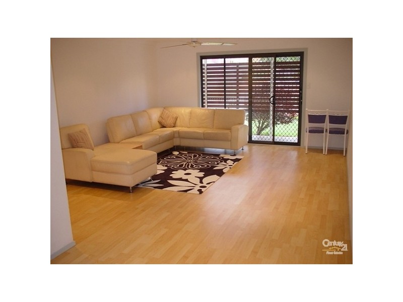 8 Goss Avenue, Labrador QLD 4215