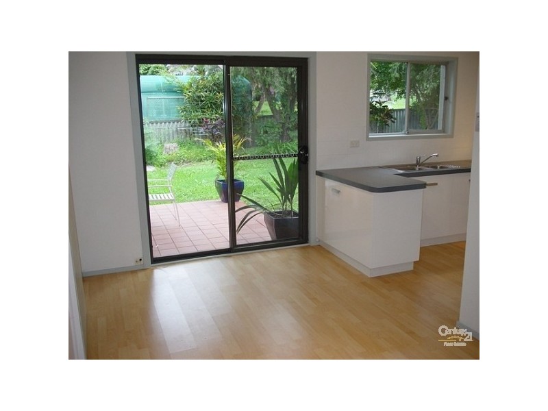 8 Goss Avenue, Labrador QLD 4215