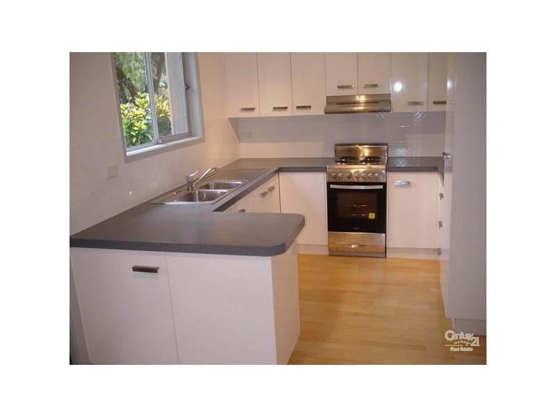 8 Goss Avenue, Labrador QLD 4215