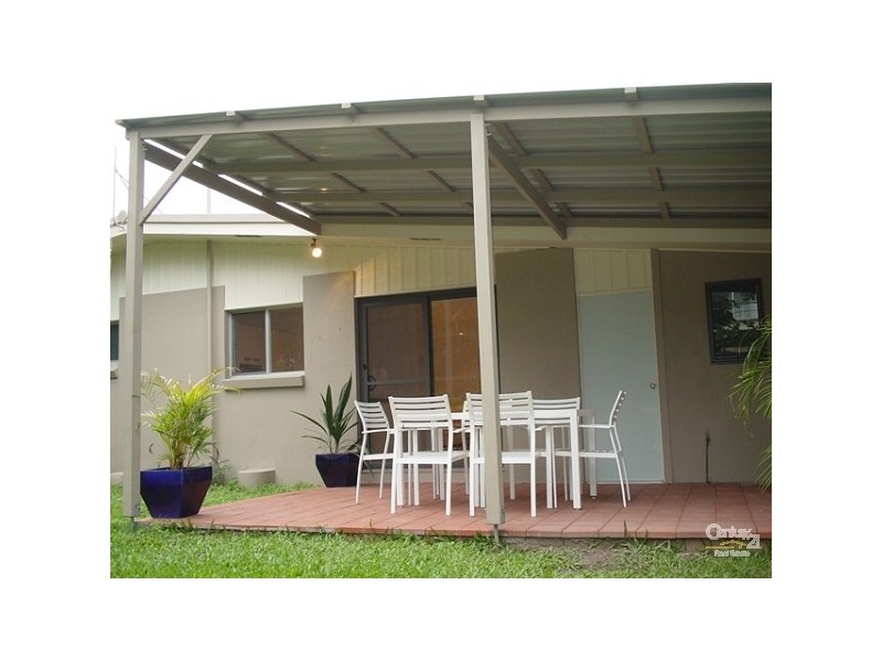 8 Goss Avenue, Labrador QLD 4215