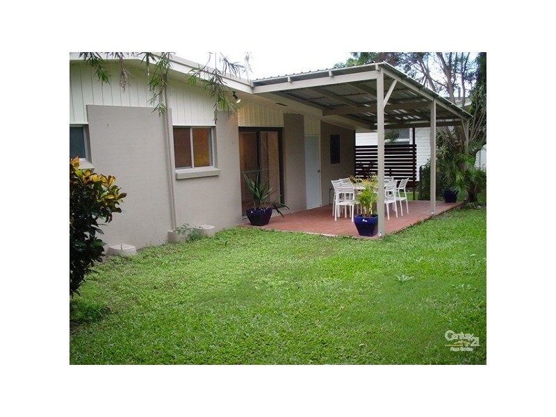 8 Goss Avenue, Labrador QLD 4215