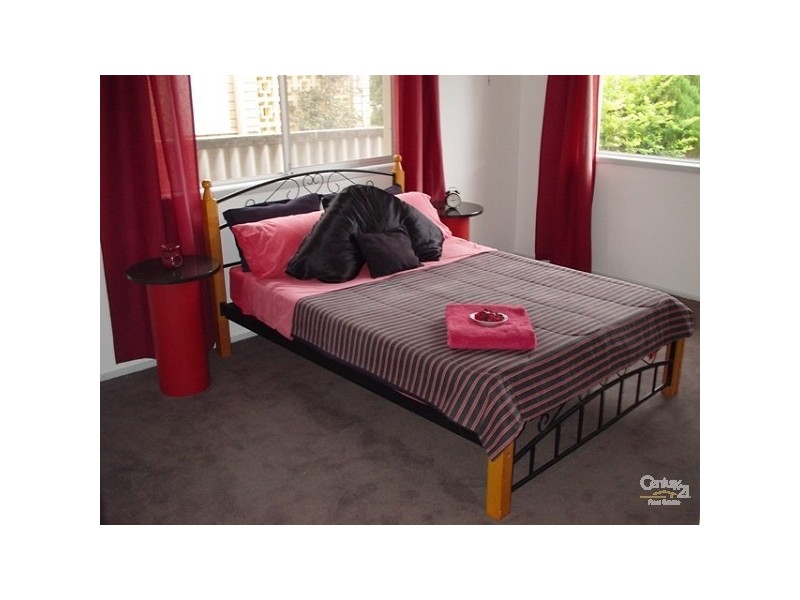 8 Goss Avenue, Labrador QLD 4215