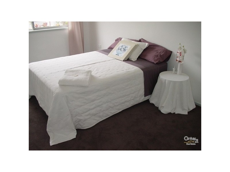 8 Goss Avenue, Labrador QLD 4215