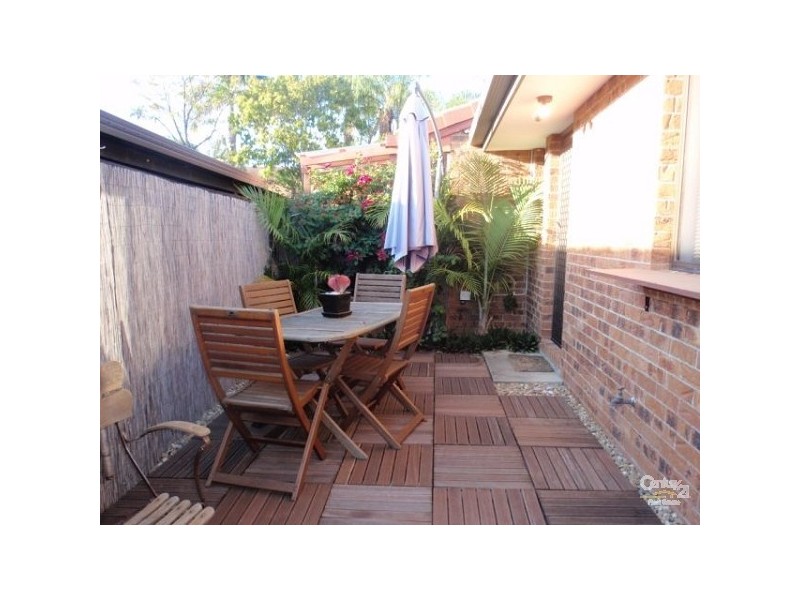 1/8 Jessica Court, Labrador QLD 4215