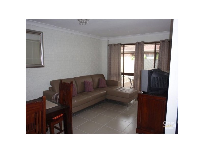 1/8 Jessica Court, Labrador QLD 4215