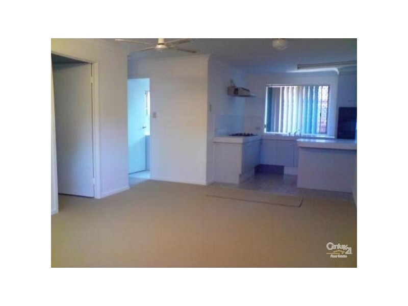 1/8 Nina Parade, Arundel QLD 4214