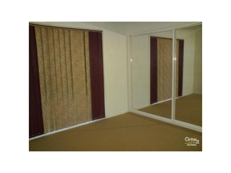 1/8 Nina Parade, Arundel QLD 4214