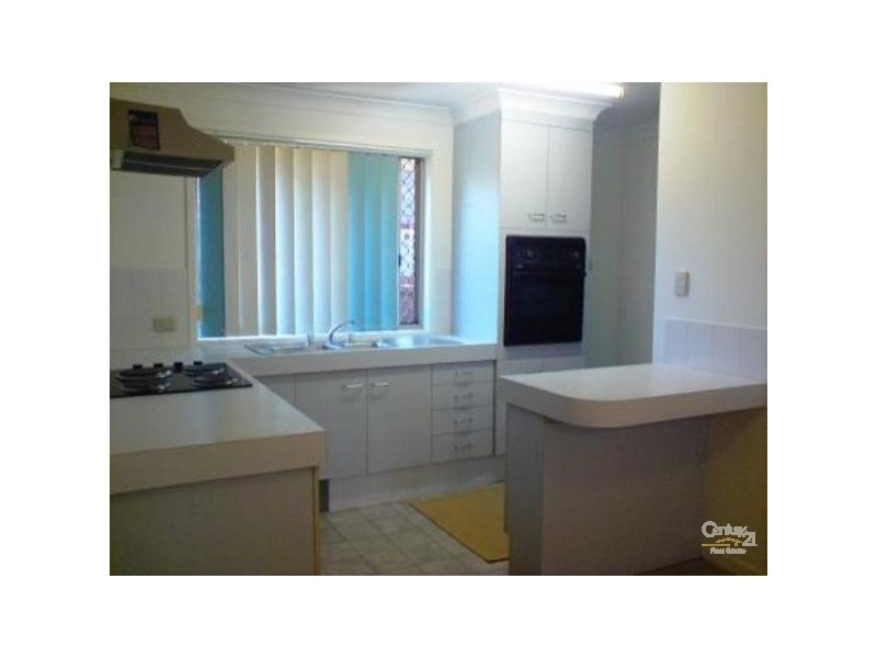 1/8 Nina Parade, Arundel QLD 4214