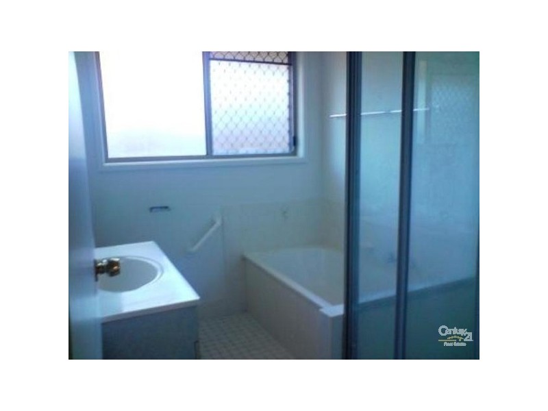 1/8 Nina Parade, Arundel QLD 4214