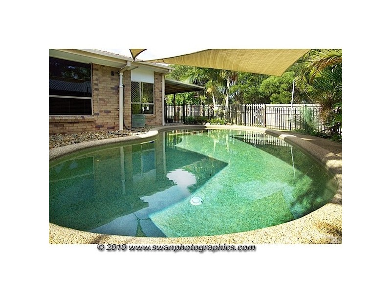 5 Bunker Court, Arundel QLD 4214