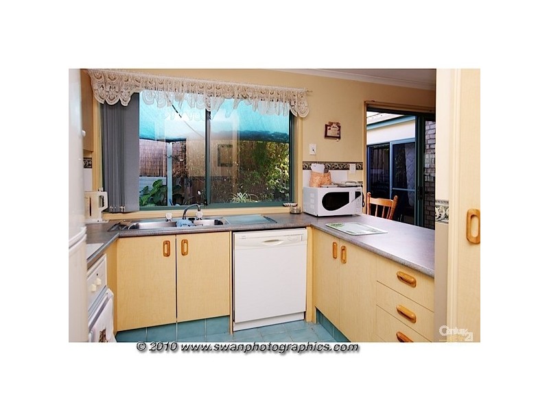 16 Fairweather Drive, Parkwood QLD 4214