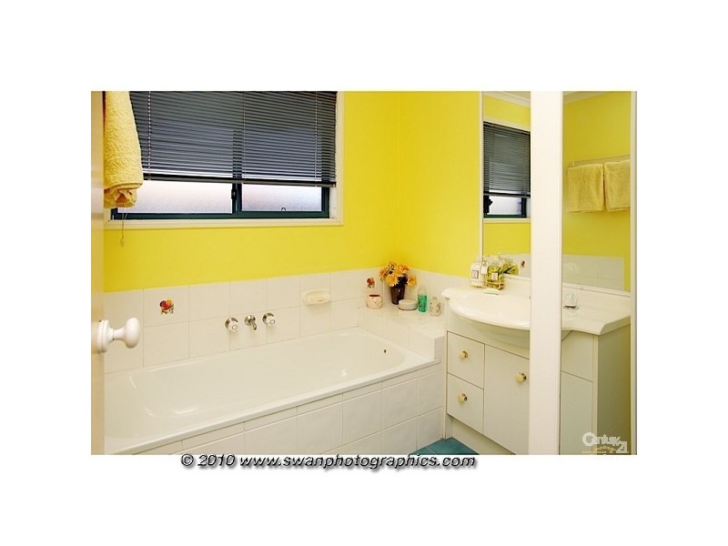 16 Fairweather Drive, Parkwood QLD 4214