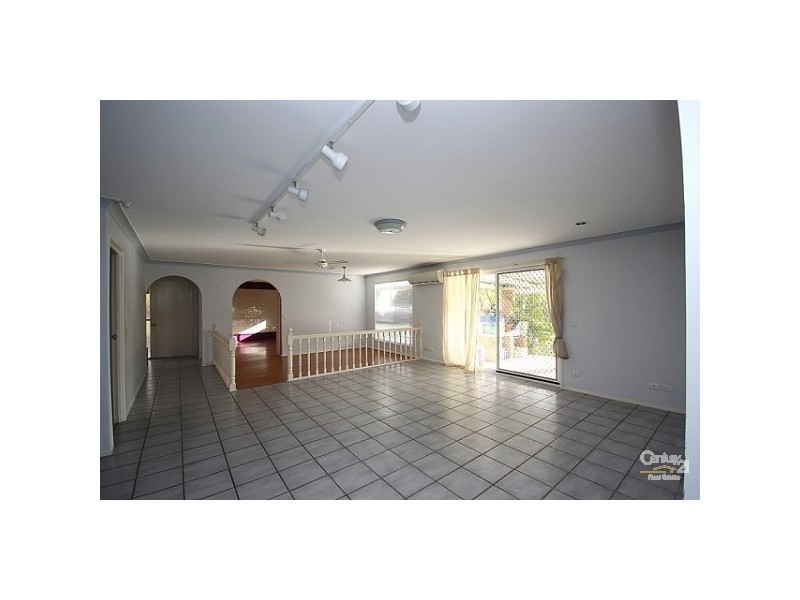 8 Dante Court, Arundel QLD 4214