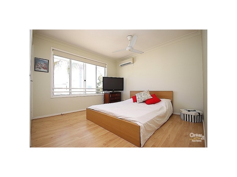27/2 St Kevins Avenue, Benowa QLD 4217