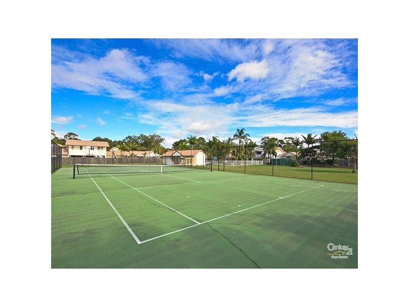 27/2 St Kevins Avenue, Benowa QLD 4217