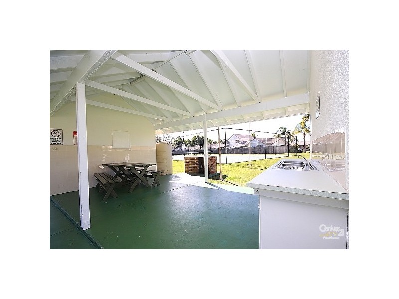 27/2 St Kevins Avenue, Benowa QLD 4217
