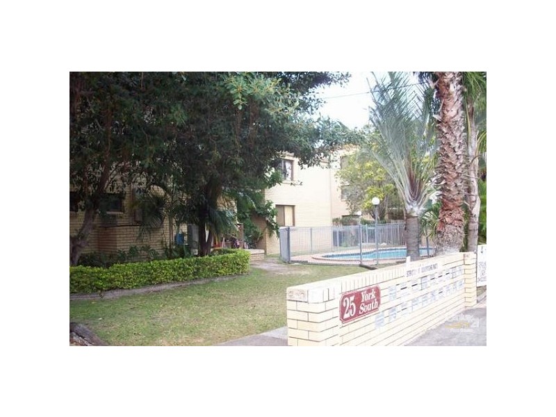 16/25 Ahern Street, Labrador QLD 4215