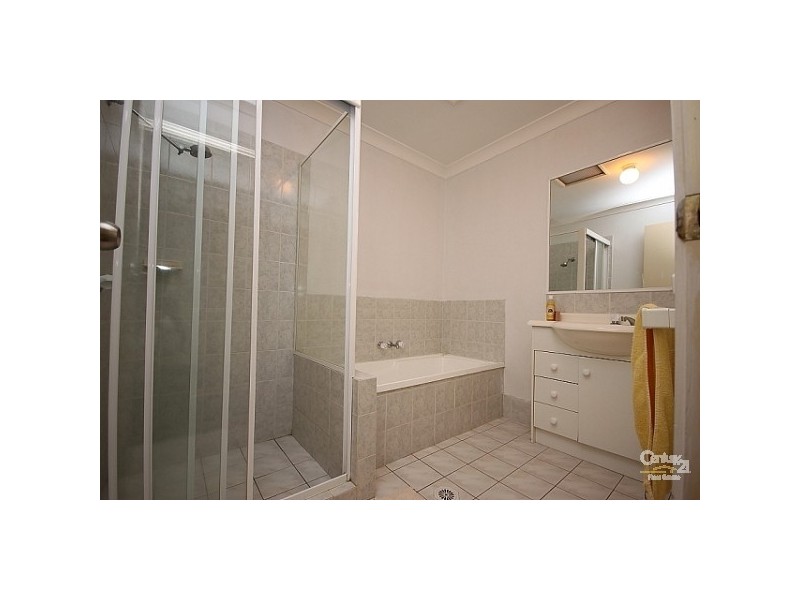 1/184 Greenacre Drive, Arundel QLD 4214