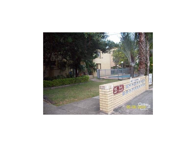 25 Ahern Street, Labrador QLD 4215