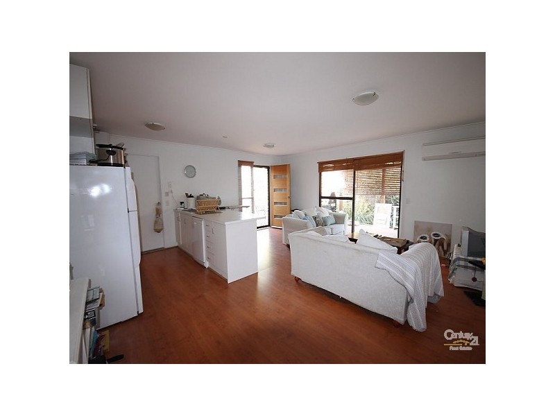 2/4 Boea Street, Arundel QLD 4214