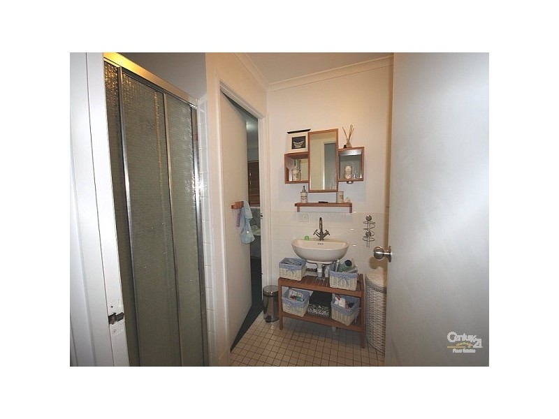 2/4 Boea Street, Arundel QLD 4214