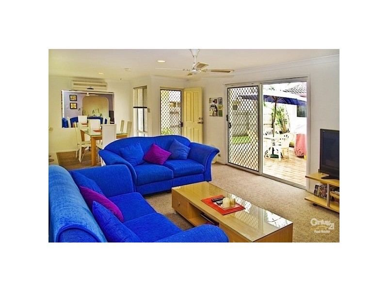 2/9 Kenny Drive, Labrador QLD 4215