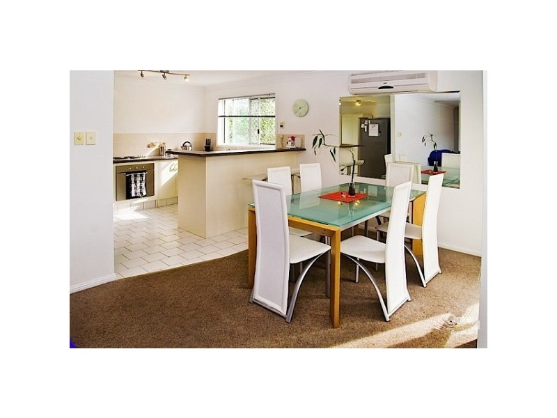 2/9 Kenny Drive, Labrador QLD 4215