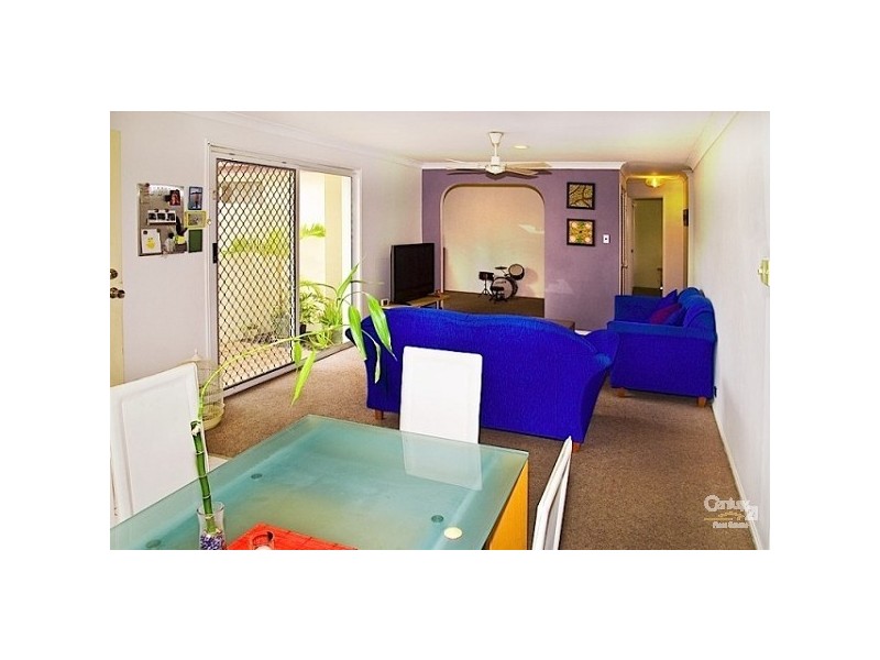 2/9 Kenny Drive, Labrador QLD 4215