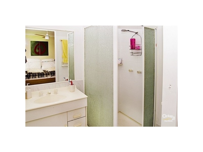 2/9 Kenny Drive, Labrador QLD 4215