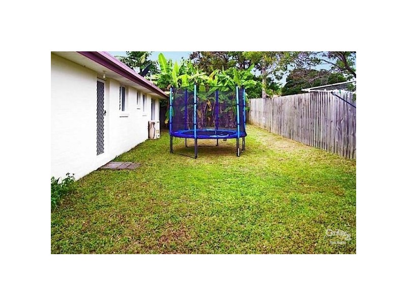 2/9 Kenny Drive, Labrador QLD 4215