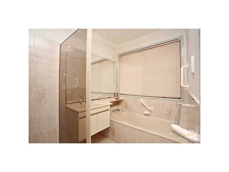 24 Ashburton Close, Arundel QLD 4214