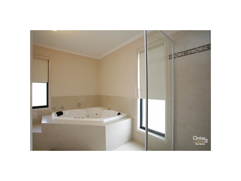 3 Rivage Place, Highland Park QLD 4211