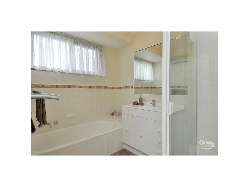 1/9 Burwood Court, Labrador QLD 4215