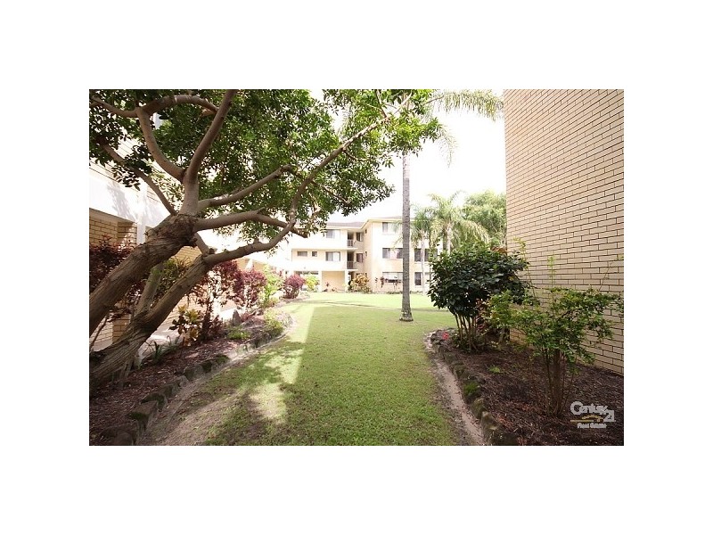 2/115 Frank Street, Labrador QLD 4215