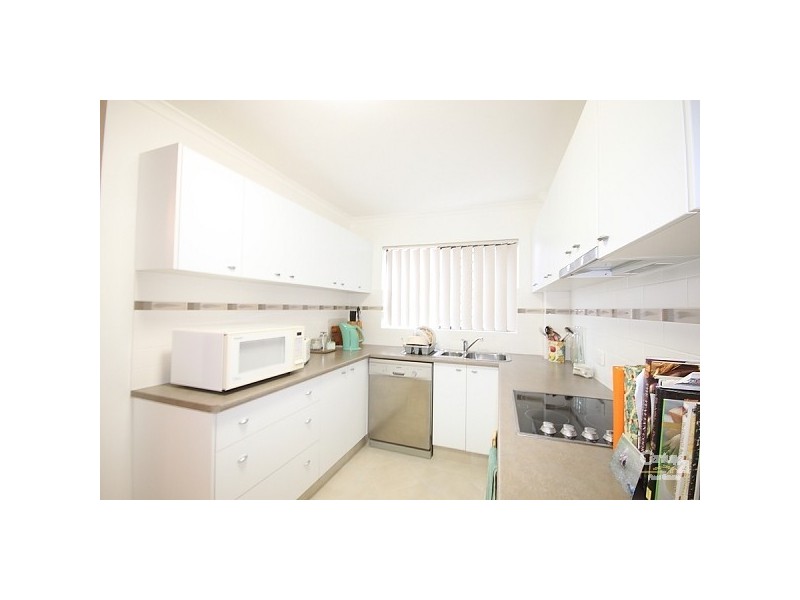 2/115 Frank Street, Labrador QLD 4215