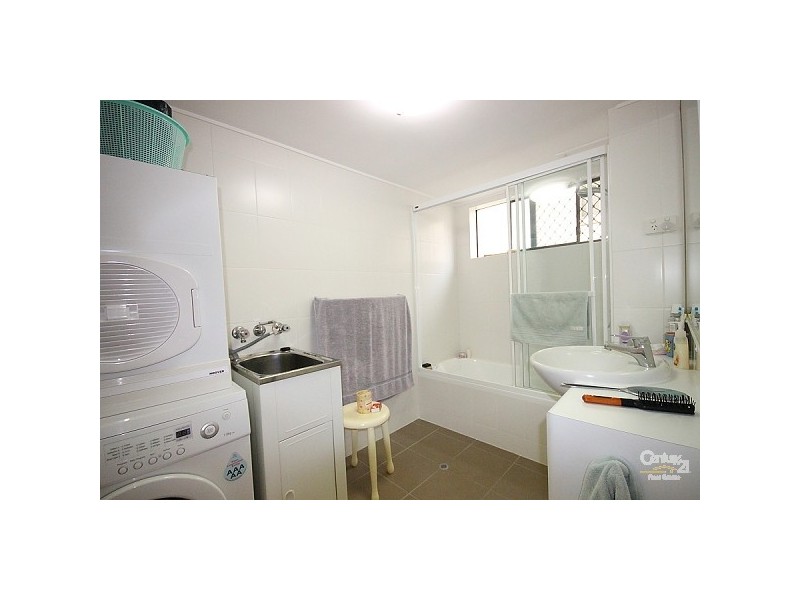 2/115 Frank Street, Labrador QLD 4215