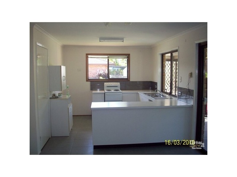 2/16  Telopea Street, Labrador QLD 4215