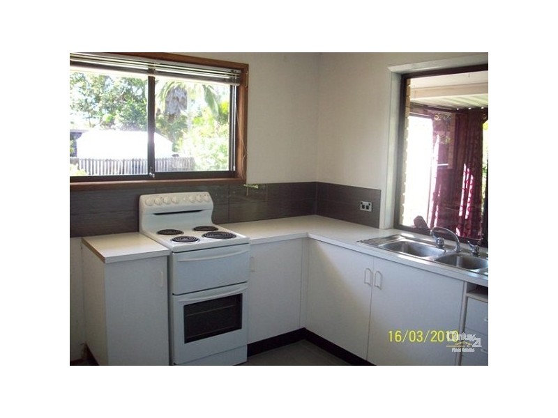 2/16  Telopea Street, Labrador QLD 4215