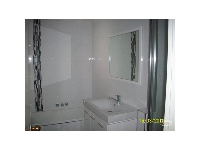 2/16  Telopea Street, Labrador QLD 4215