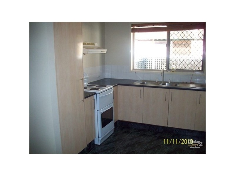 2/130 Whiting Street, Labrador QLD 4215
